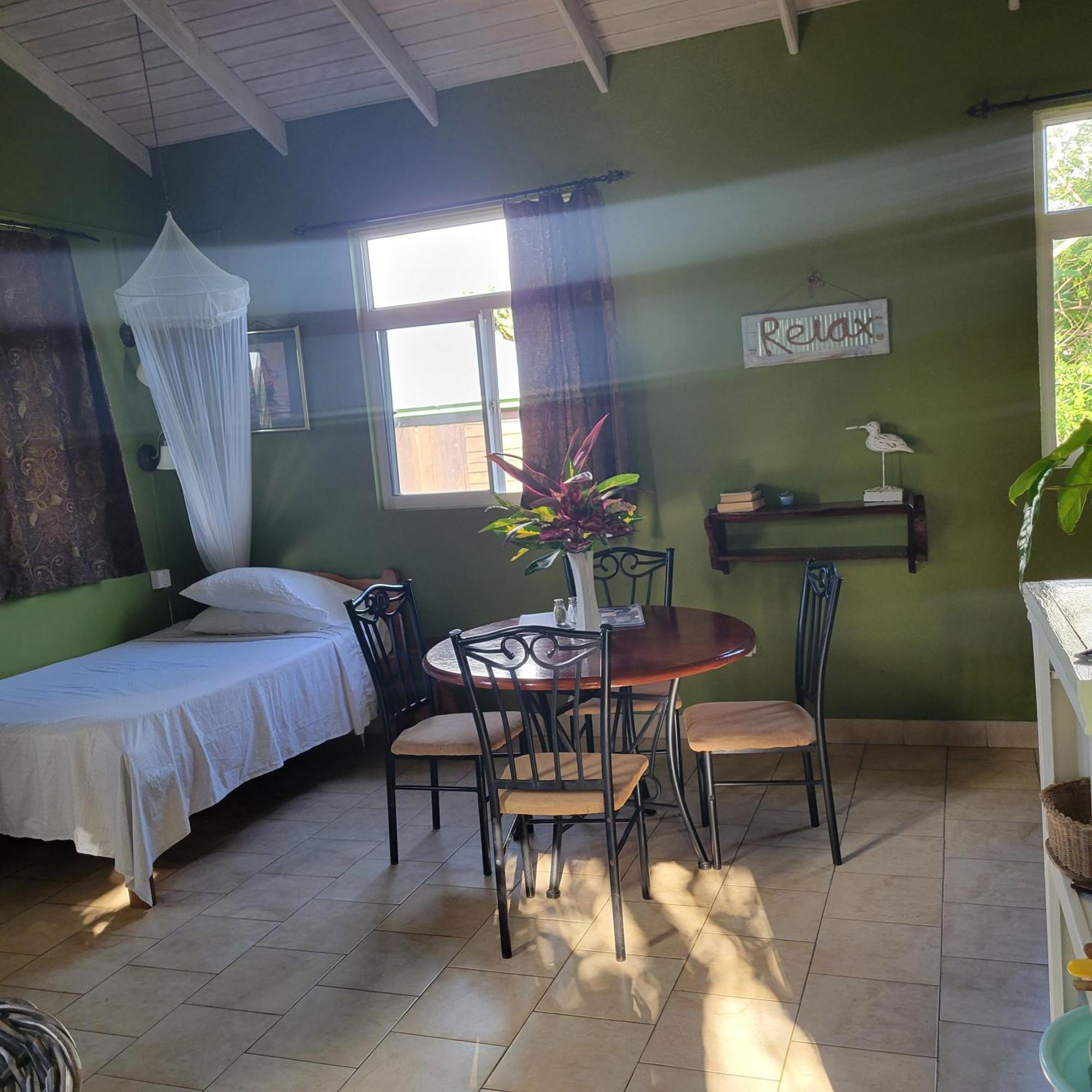 Jacoway Inn Calibishie Extérieur photo